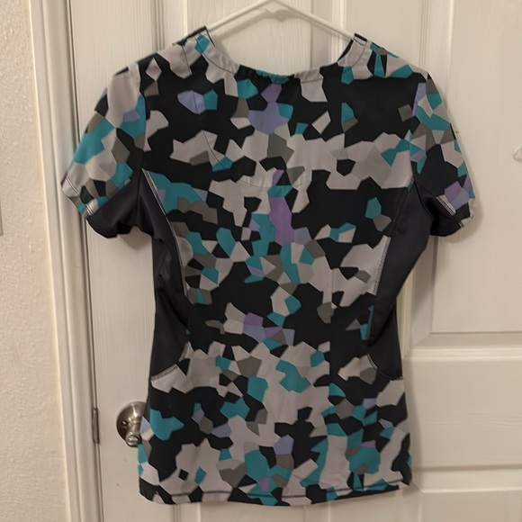 Colorful Patterned Scrub Tops - Picture 7 of 11